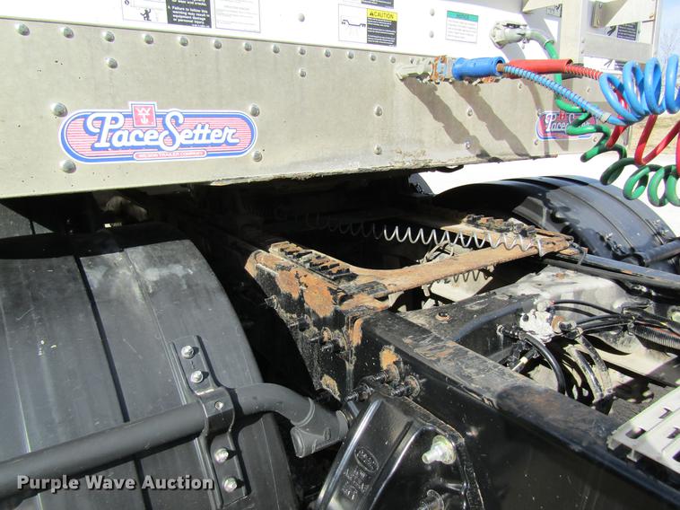 image for item DC4489 2010 Peterbilt 386 semi truck