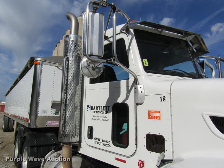 image for item DC4489 2010 Peterbilt 386 semi truck