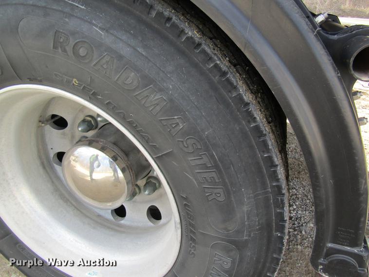 image for item DC4489 2010 Peterbilt 386 semi truck