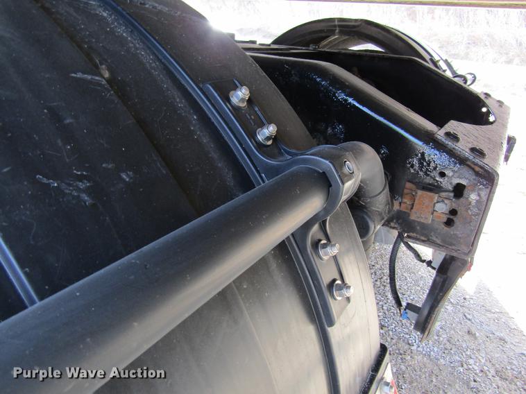 image for item DC4489 2010 Peterbilt 386 semi truck