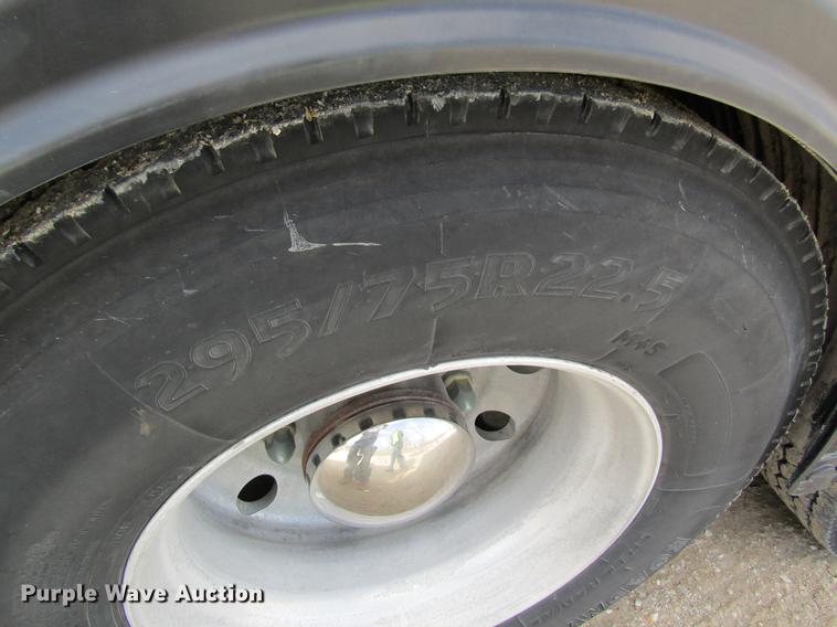 image for item DC4489 2010 Peterbilt 386 semi truck