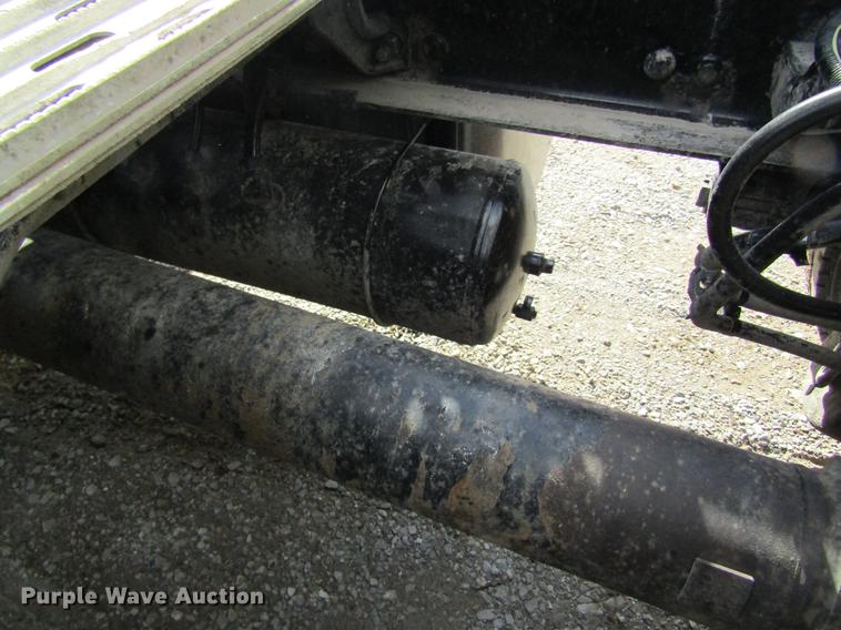 image for item DC4489 2010 Peterbilt 386 semi truck