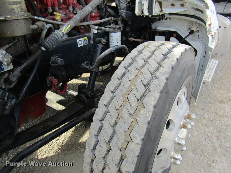 image for item DC4489 2010 Peterbilt 386 semi truck