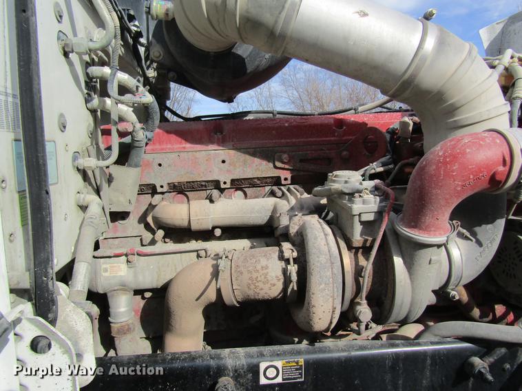 image for item DC4489 2010 Peterbilt 386 semi truck