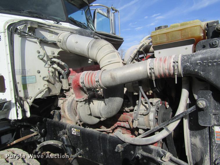 image for item DC4489 2010 Peterbilt 386 semi truck