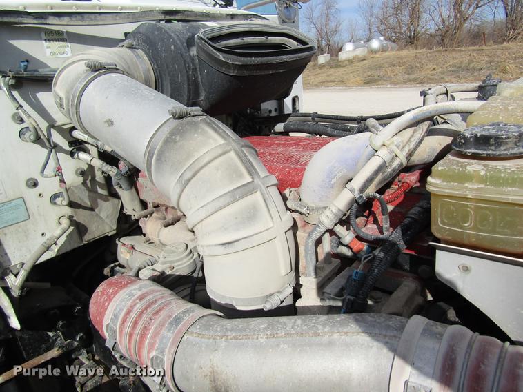 image for item DC4489 2010 Peterbilt 386 semi truck