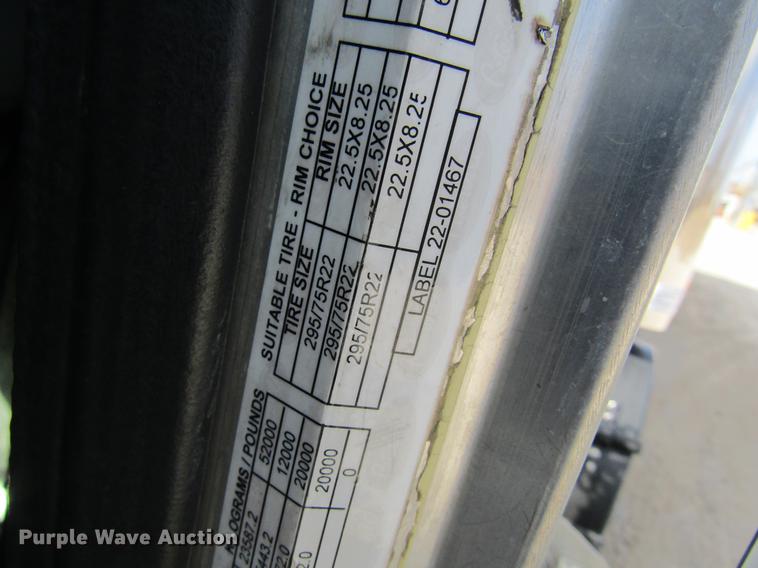 image for item DC4489 2010 Peterbilt 386 semi truck