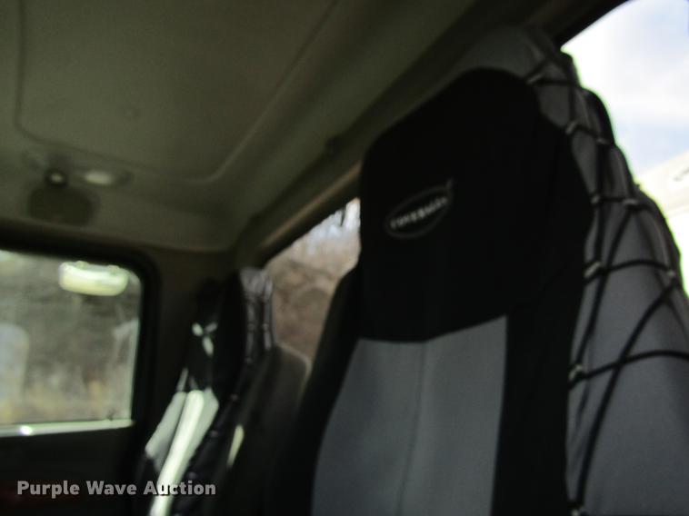 image for item DC4489 2010 Peterbilt 386 semi truck