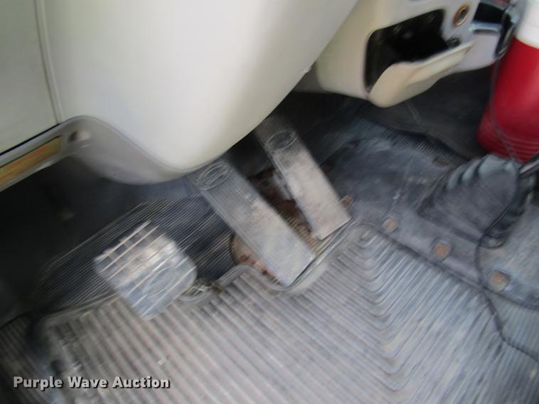 image for item DC4489 2010 Peterbilt 386 semi truck