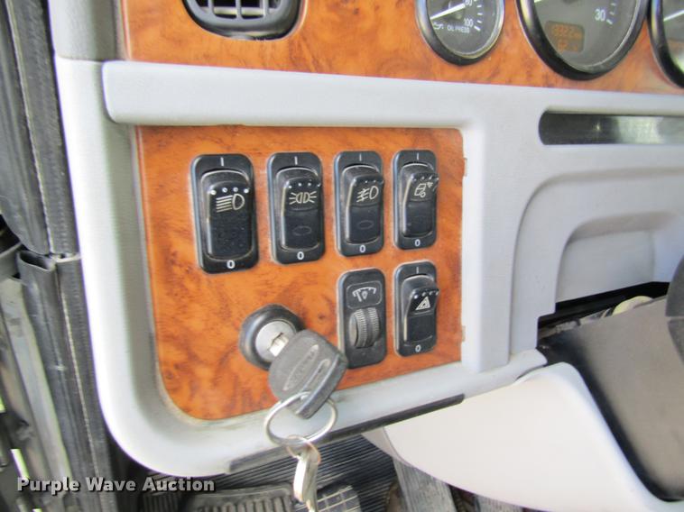 image for item DC4489 2010 Peterbilt 386 semi truck