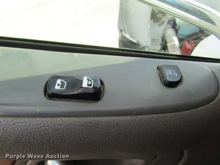 image for item DC4489 2010 Peterbilt 386 semi truck