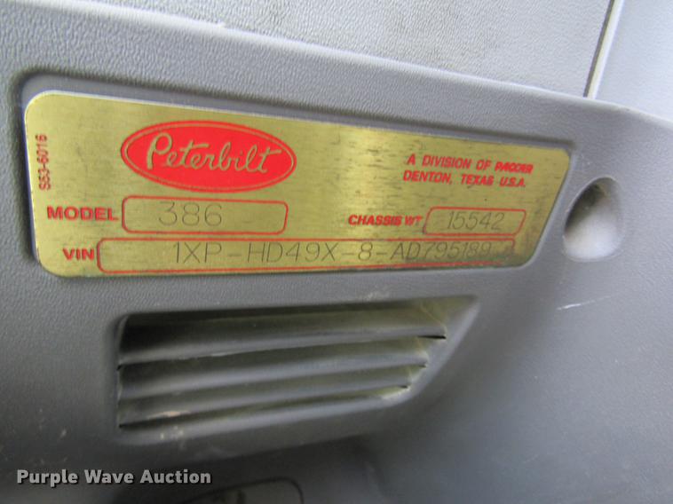 image for item DC4489 2010 Peterbilt 386 semi truck