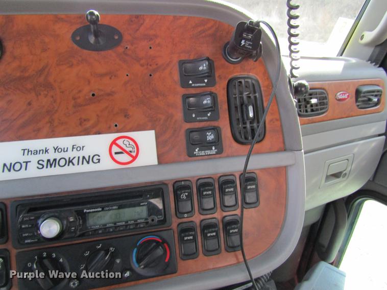 image for item DC4489 2010 Peterbilt 386 semi truck