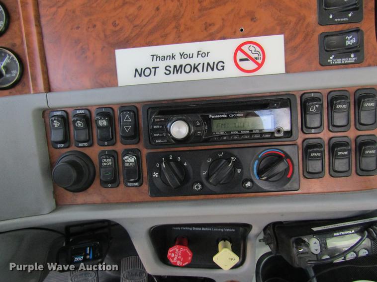 image for item DC4489 2010 Peterbilt 386 semi truck