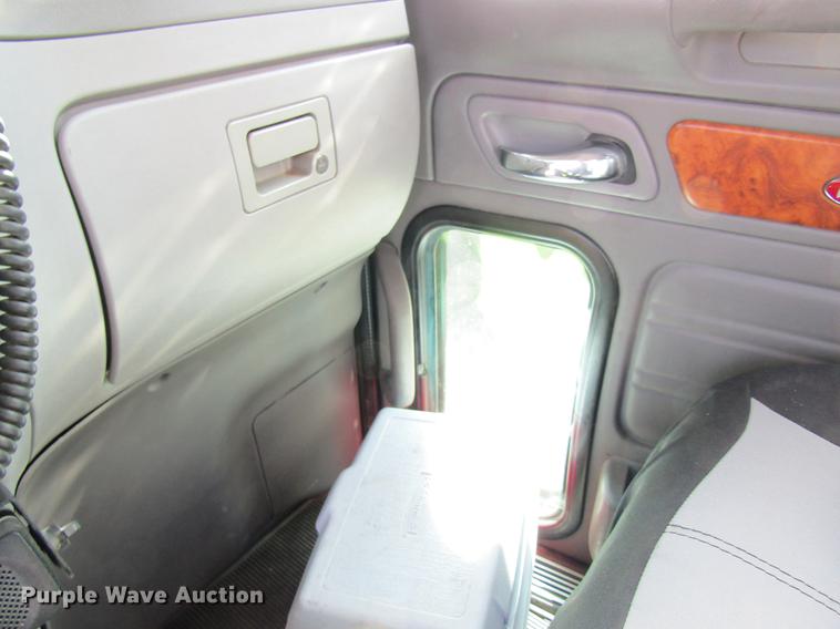 image for item DC4489 2010 Peterbilt 386 semi truck