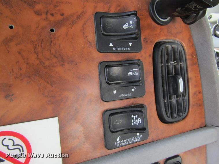 image for item DC4489 2010 Peterbilt 386 semi truck