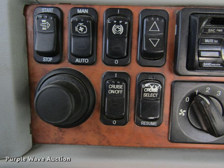 image for item DC4489 2010 Peterbilt 386 semi truck