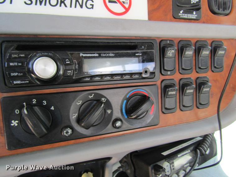 image for item DC4489 2010 Peterbilt 386 semi truck