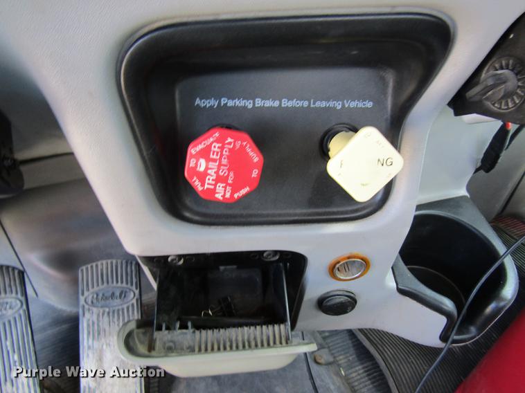 image for item DC4489 2010 Peterbilt 386 semi truck