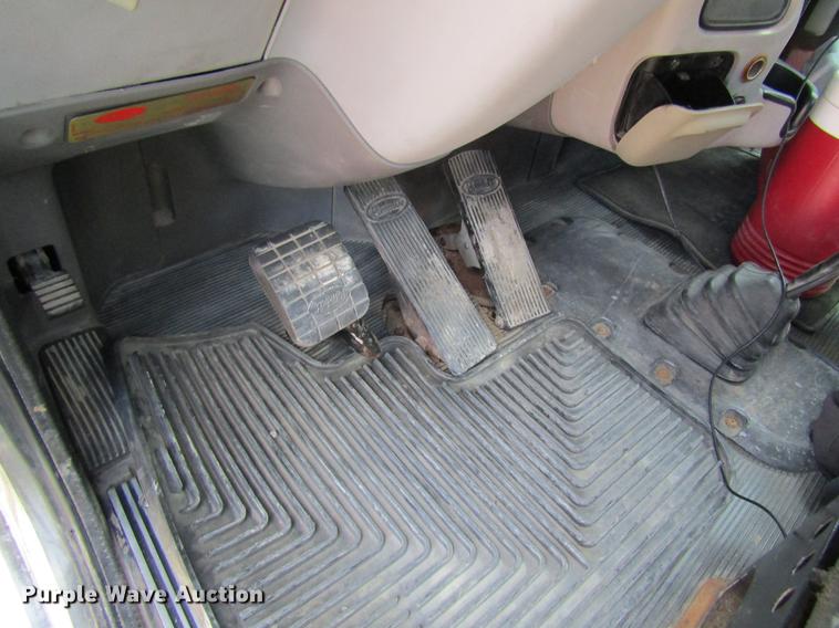 image for item DC4489 2010 Peterbilt 386 semi truck