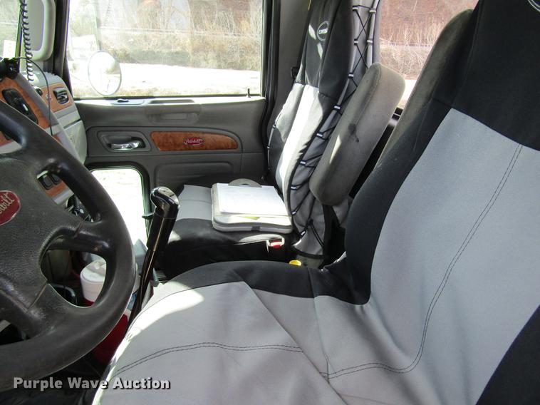 image for item DC4489 2010 Peterbilt 386 semi truck