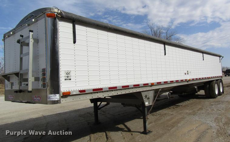 image for item DC4490 2005 Wilson DWH-500 double hopper bottom grain trailer