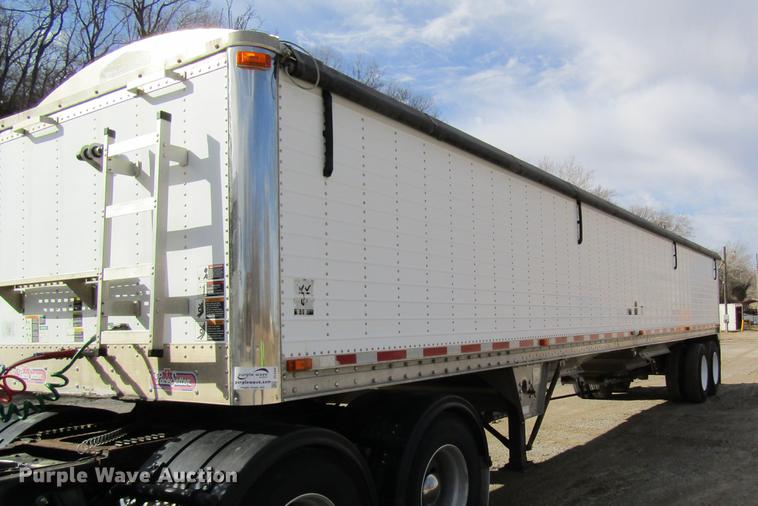 image for item DC4490 2005 Wilson DWH-500 double hopper bottom grain trailer