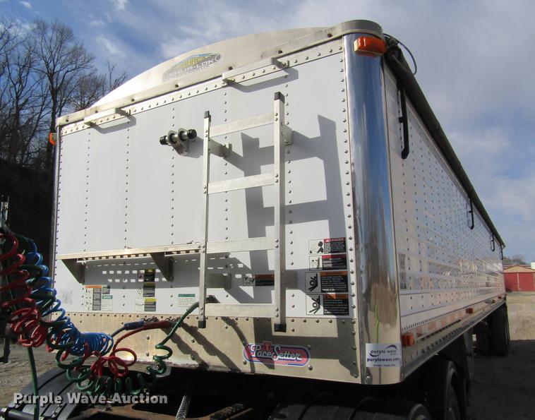 image for item DC4490 2005 Wilson DWH-500 double hopper bottom grain trailer