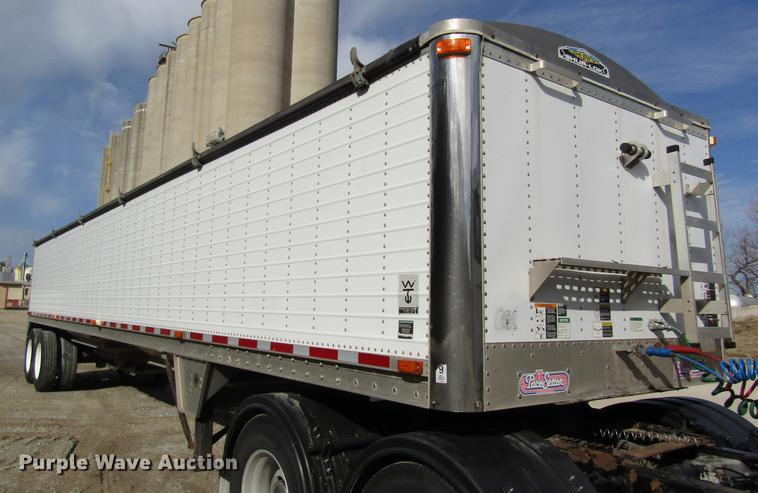 image for item DC4490 2005 Wilson DWH-500 double hopper bottom grain trailer