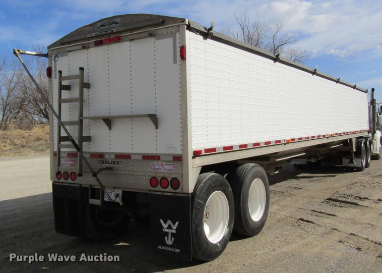image for item DC4490 2005 Wilson DWH-500 double hopper bottom grain trailer