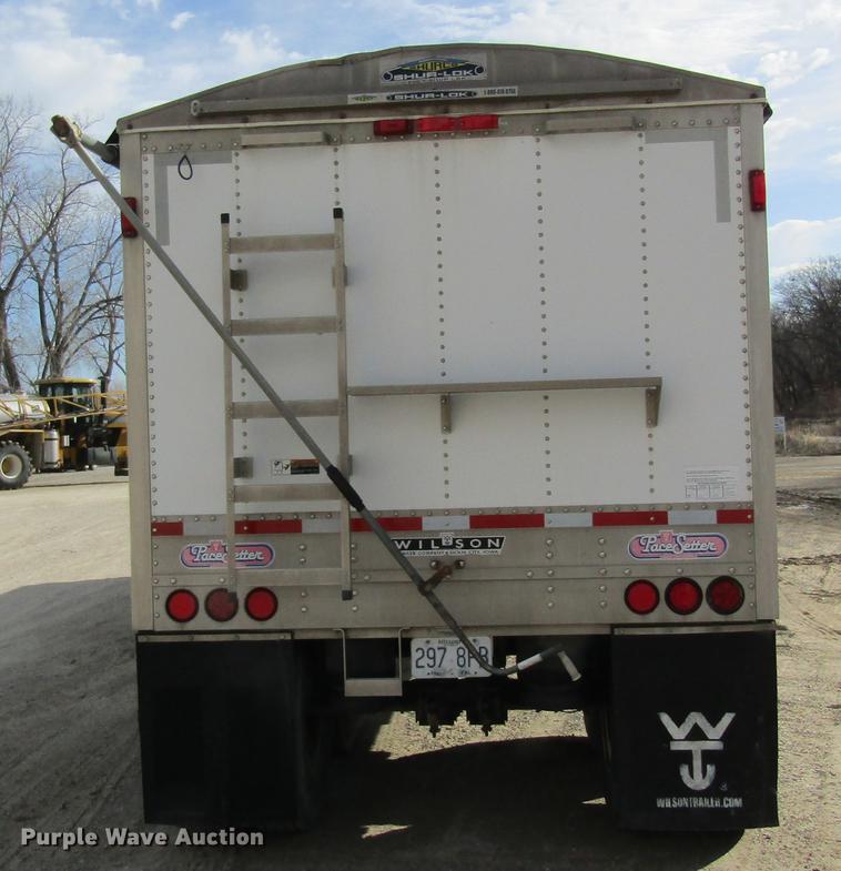 image for item DC4490 2005 Wilson DWH-500 double hopper bottom grain trailer