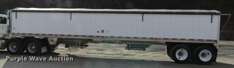 image for item DC4490 2005 Wilson DWH-500 double hopper bottom grain trailer