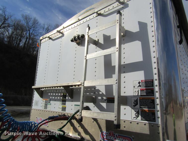 image for item DC4490 2005 Wilson DWH-500 double hopper bottom grain trailer