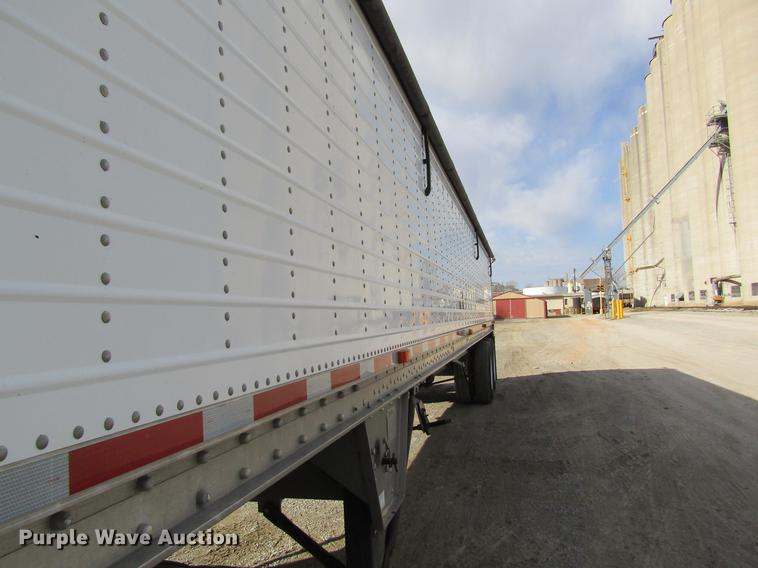 image for item DC4490 2005 Wilson DWH-500 double hopper bottom grain trailer