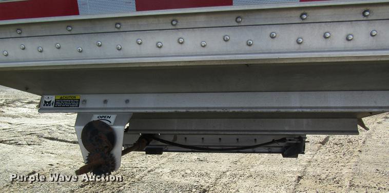 image for item DC4490 2005 Wilson DWH-500 double hopper bottom grain trailer