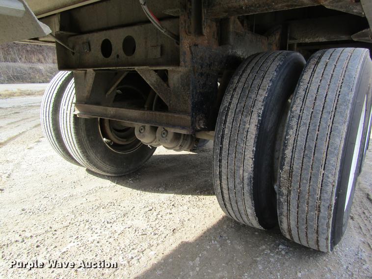 image for item DC4490 2005 Wilson DWH-500 double hopper bottom grain trailer