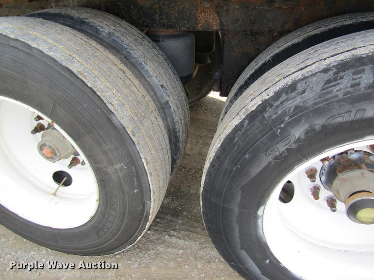 image for item DC4490 2005 Wilson DWH-500 double hopper bottom grain trailer