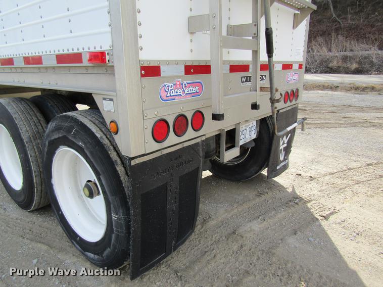 image for item DC4490 2005 Wilson DWH-500 double hopper bottom grain trailer