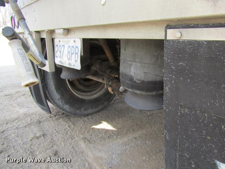 image for item DC4490 2005 Wilson DWH-500 double hopper bottom grain trailer