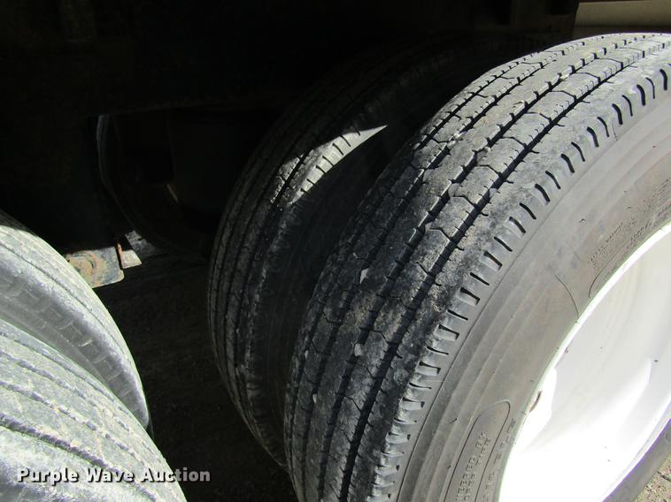 image for item DC4490 2005 Wilson DWH-500 double hopper bottom grain trailer