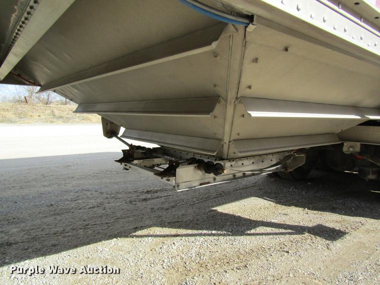 image for item DC4490 2005 Wilson DWH-500 double hopper bottom grain trailer
