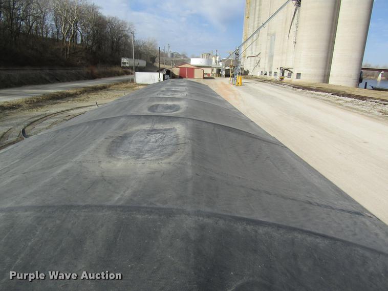 image for item DC4490 2005 Wilson DWH-500 double hopper bottom grain trailer