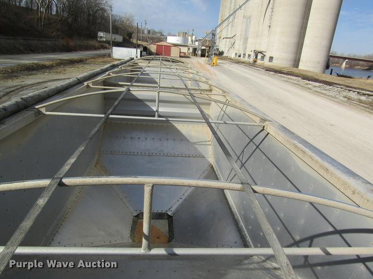 image for item DC4490 2005 Wilson DWH-500 double hopper bottom grain trailer