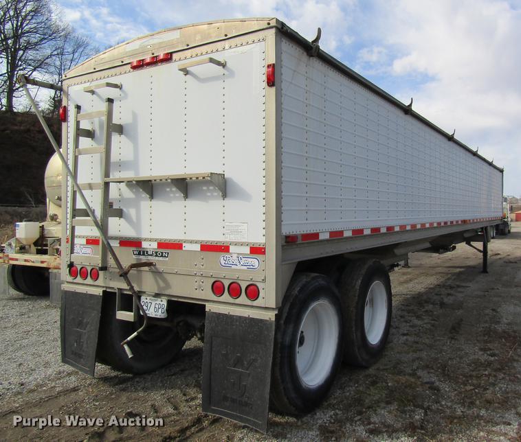 image for item DC4491 2001 Wilson DWH-400 double hopper bottom grain trailer
