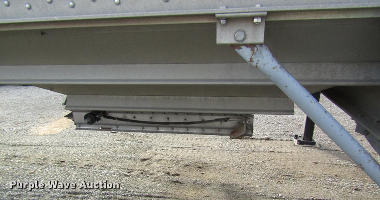 image for item DC4491 2001 Wilson DWH-400 double hopper bottom grain trailer