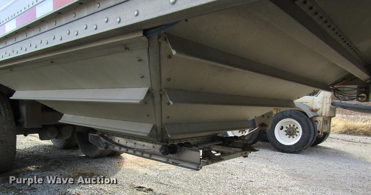 image for item DC4491 2001 Wilson DWH-400 double hopper bottom grain trailer
