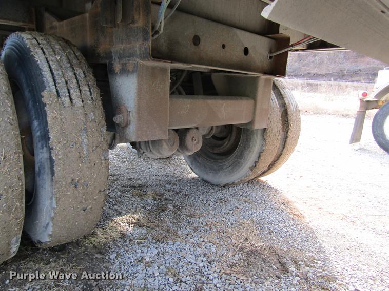 image for item DC4491 2001 Wilson DWH-400 double hopper bottom grain trailer