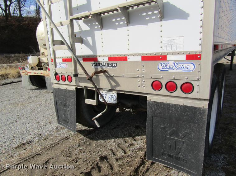 image for item DC4491 2001 Wilson DWH-400 double hopper bottom grain trailer
