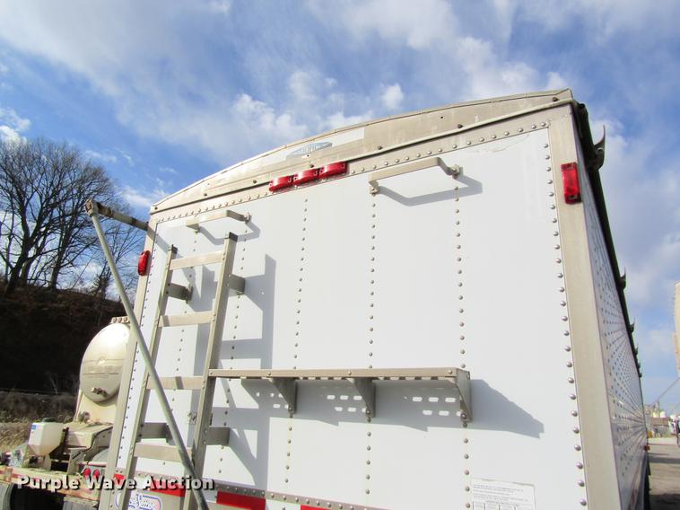 image for item DC4491 2001 Wilson DWH-400 double hopper bottom grain trailer