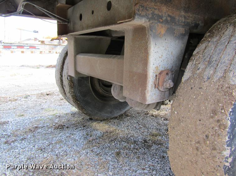 image for item DC4491 2001 Wilson DWH-400 double hopper bottom grain trailer